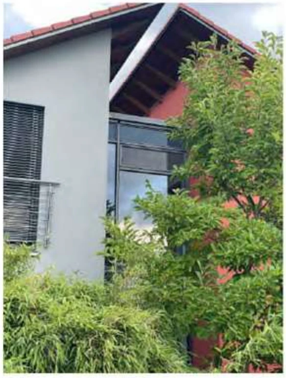Einfamilienhaus mit integrierter Büroeinheit und Garage in Erlangen — Bild 2