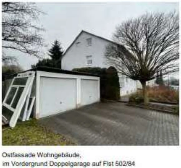 3-Fam.-Haus mit 5 Garagengebäuden in Baiersdorf — Bild 3