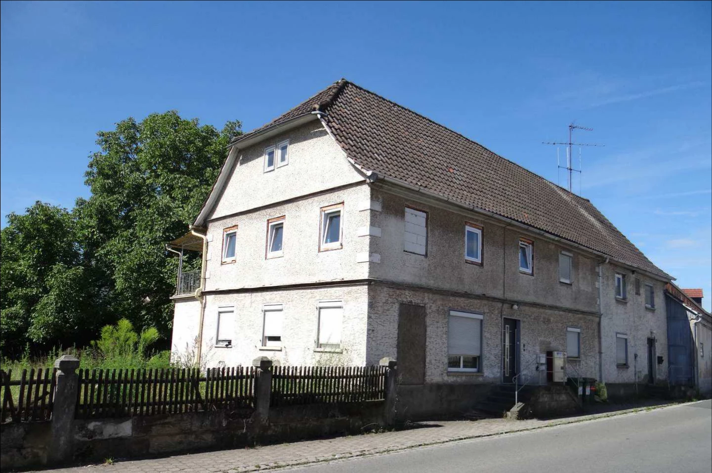 Wohngebäude und Scheunengebäude in Michelau i. Ofr.