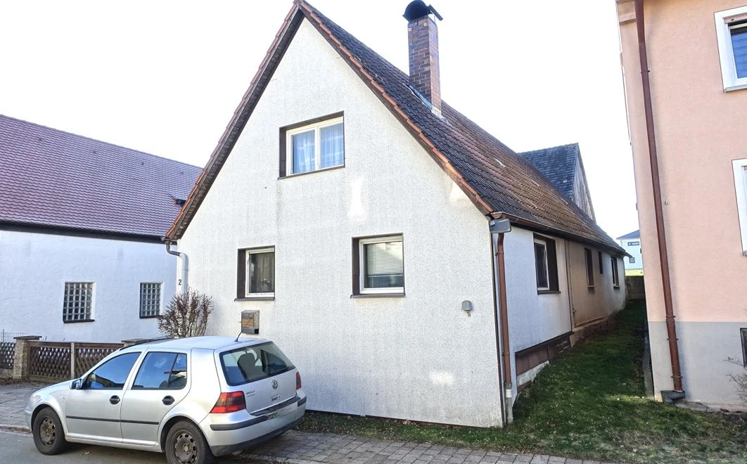 Wohnhaus, Scheune und Nebengebäude in Sugenheim