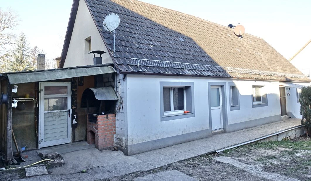 Wohnhaus, Scheune und Nebengebäude in Sugenheim — Bild 2