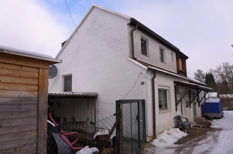 kleine Doppelhaushälfte mit Erweiterungsbau und anschließendes Nebengebäude in Fürth — Bild 2
