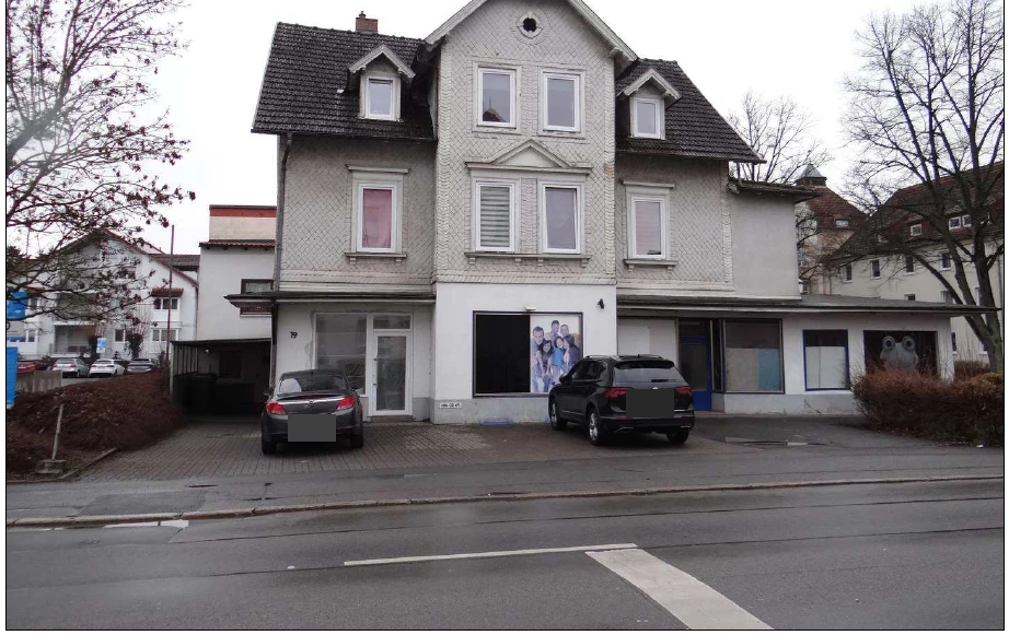 Wohn- und Geschäftsgebäude mit Nebengebäude in Coburg — Bild 3