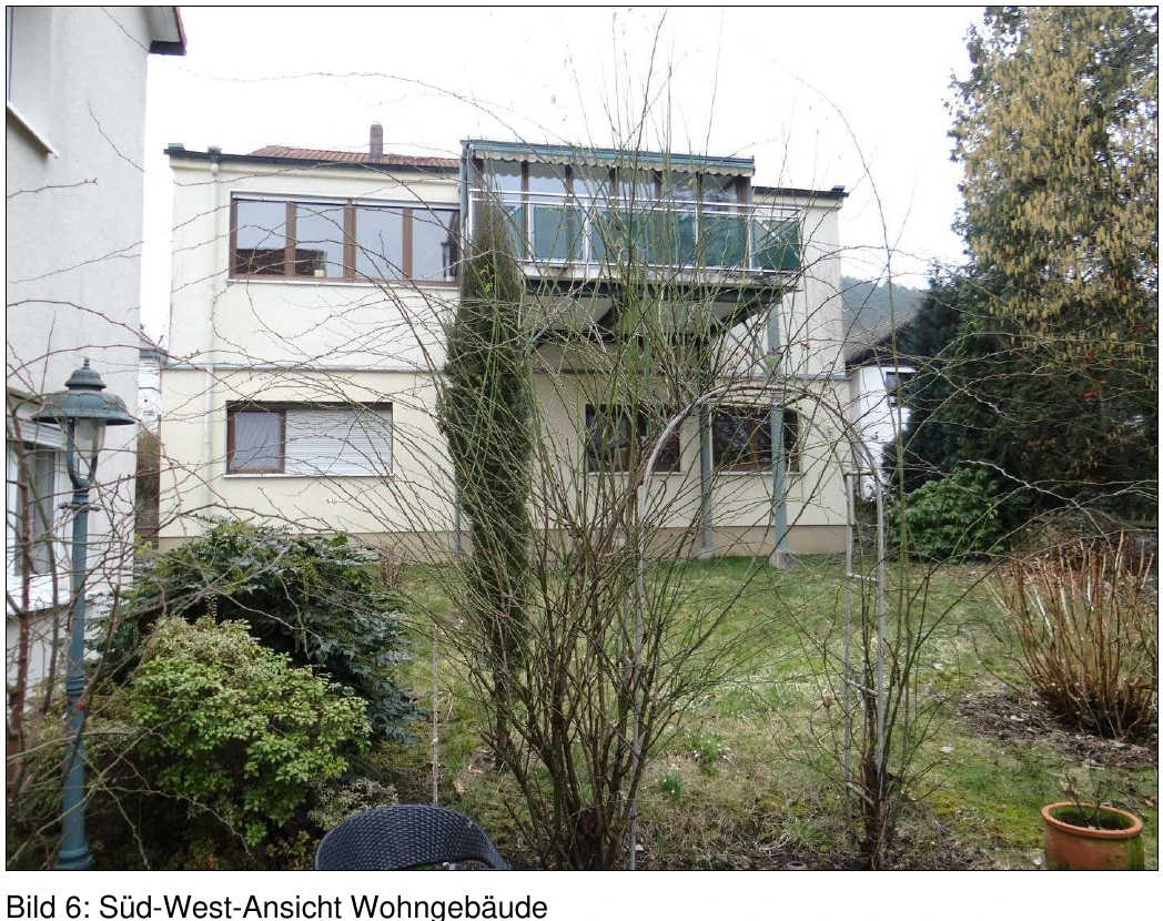 Dreifamilienhaus mit Garagen in Neustadt b. Coburg — Bild 3