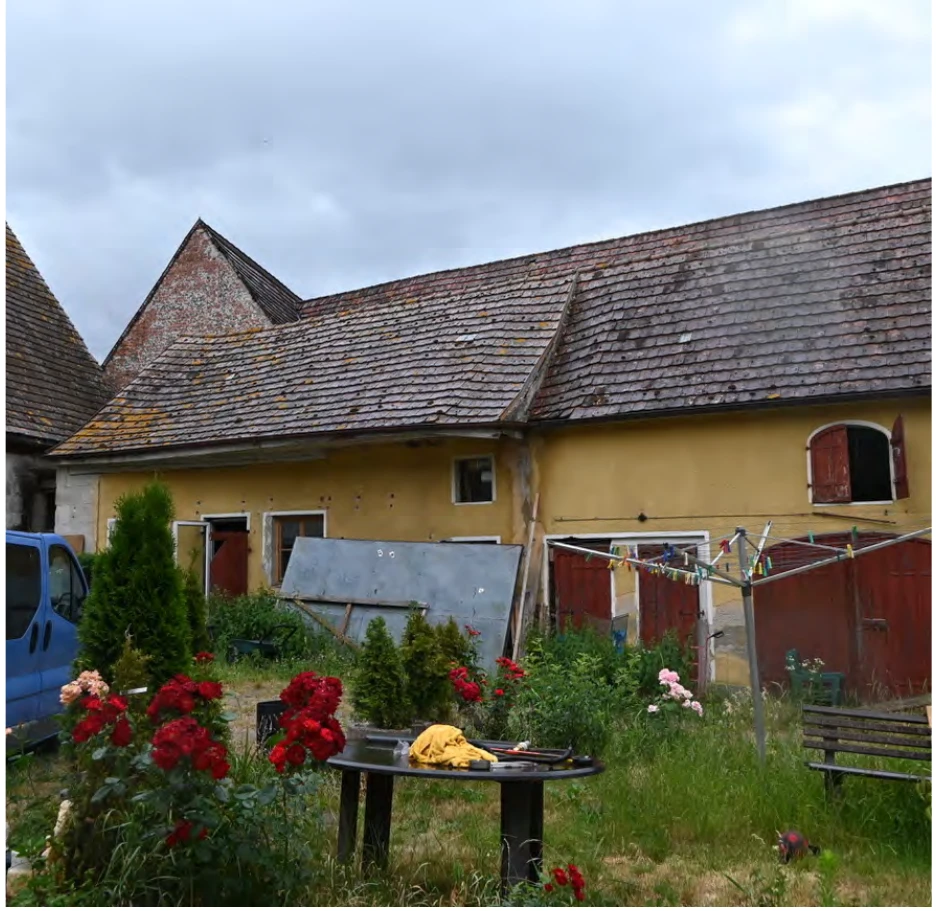 Wohnhaus mit Anbau, Nebengebäude, Scheune u. Pferdeweide in Münchsteinach — Bild 2