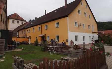 land- und forstwirtschaftlich genutztes Grundstück, Wohnhaus, land- u. forstwirtschaftlich genutze Flächen in Weißenohe