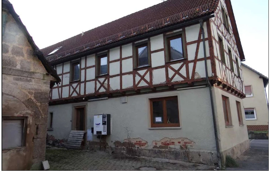 Wohn- und Geschäftshaus mit Nebengebäuden in Weismain — Bild 2