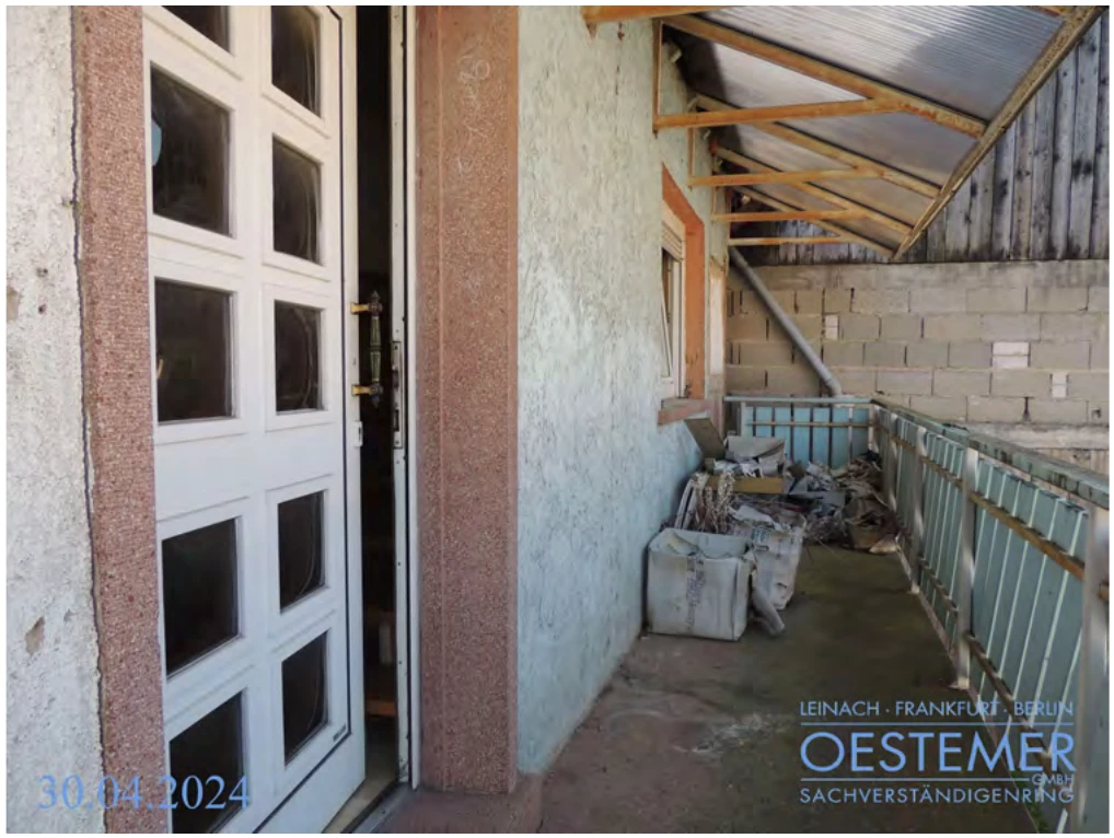 Grundstück bebaut mit Wohngebäude in Aura — Bild 3