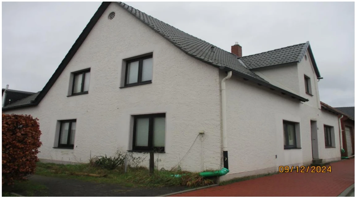 Einfamilienhaus mit Nebengebäuden in Diepenau — Bild 2