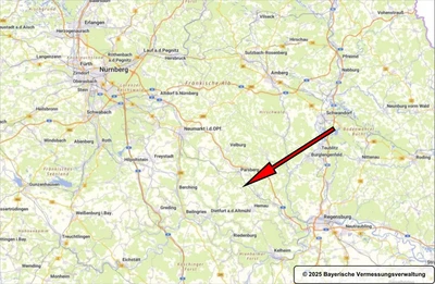 Einfamilienhaus mit Anbauten samt integrierter Garage, Nebengebäude mit Abstellräumen in Parsberg
