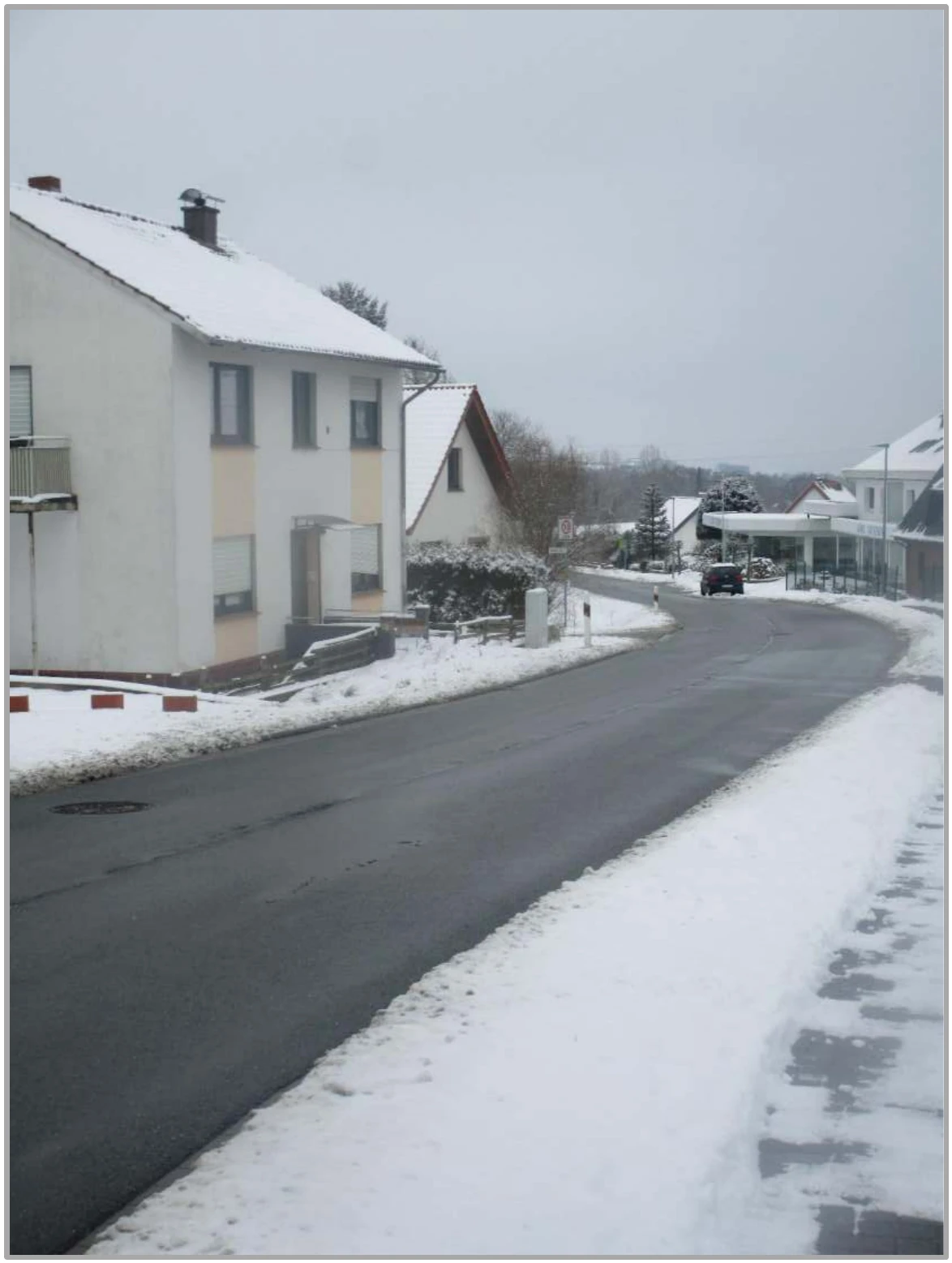 Garage, 2 1/2 geschössiges Wohnhaus mit Nebenbauten in Vlotho