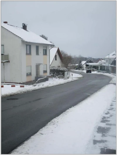 Garage, 2 1/2 geschossiges Wohnhaus mit Nebenbauten in Vlotho