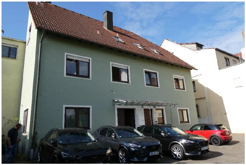 Wohn- und Geschäftshaus und unbebautes Baugrundstück in Rottendorf — Bild 2