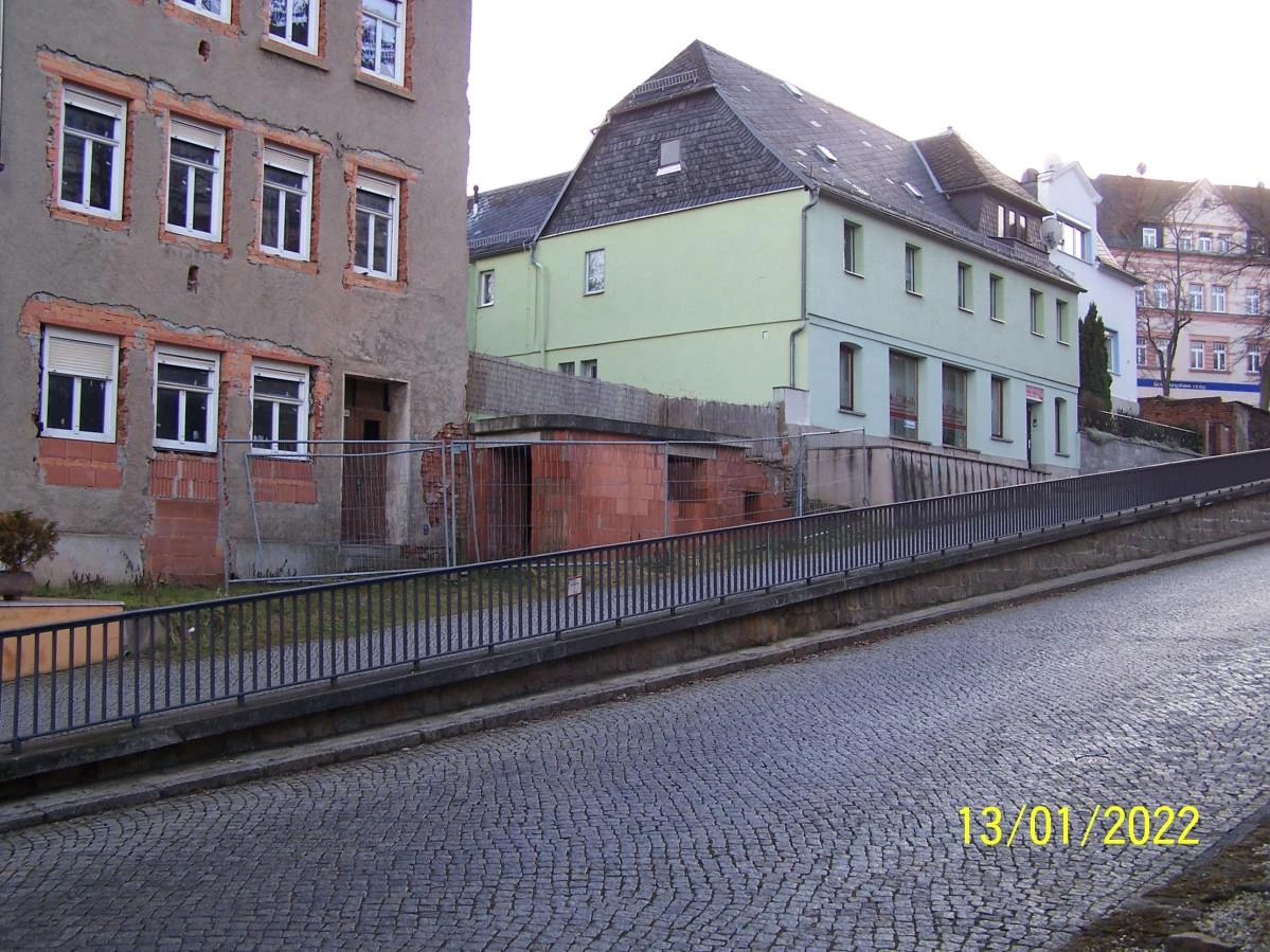 Grundstück bebaut mit Kellerrohbau in Glauchau