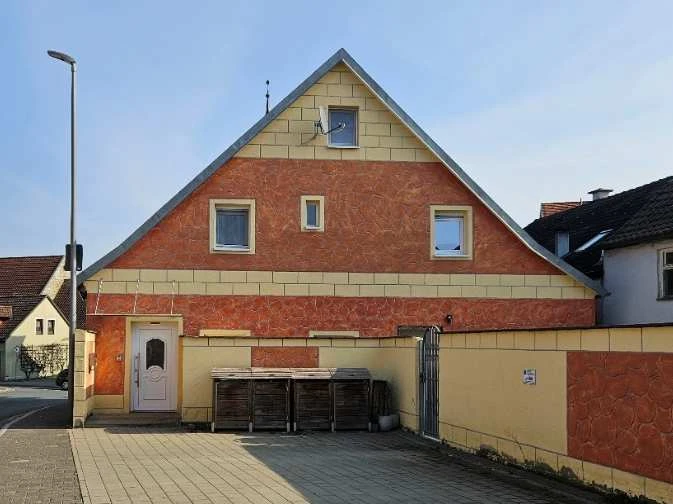 Einfamilienhaus, Nebengebäude in Baunach