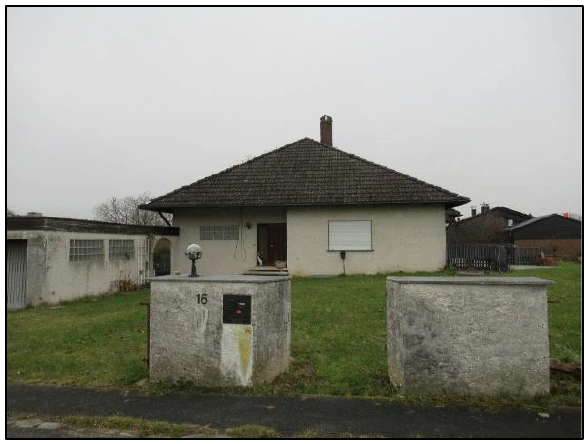 Wohnhaus, Garagen in Pettensiedel — Bild 2