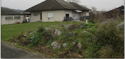 Wohnhaus, Garagen in Pettensiedel