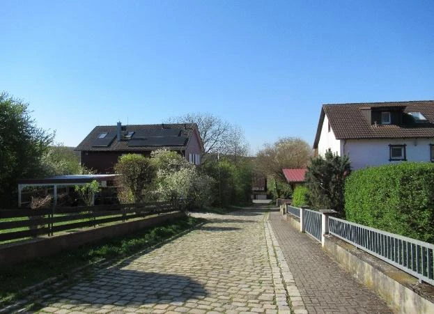 Wohnhaus, Garage in Igensdorf — Bild 3