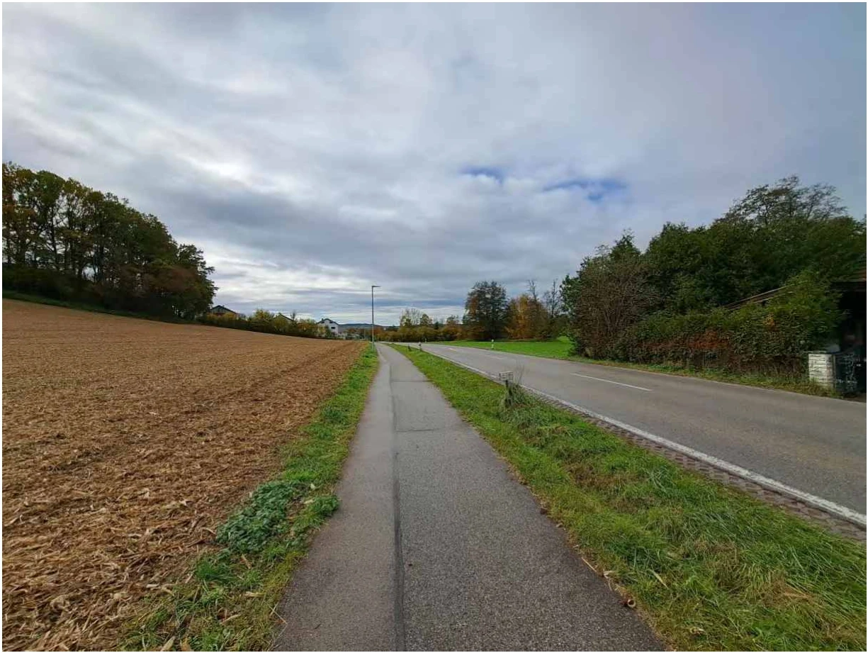 Zweifamilienhaus, Garagen in Hampersdorf — Bild 3