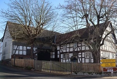 Einfamilienhaus, Baugrundstück, land- und forstwirtschaftlich genutztes Grundstück in Haunetal