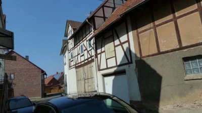 Einfamilienhaus, Garage in Alheim