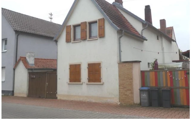 Einfamilienhaus, Nebengebäude und Scheune in Böhl-Iggelheim — Bild 3