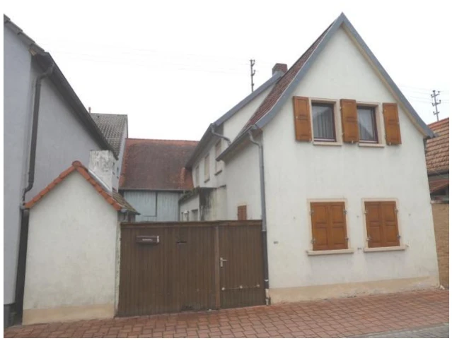 Einfamilienhaus, Nebengebäude und Scheune in Böhl-Iggelheim — Bild 2