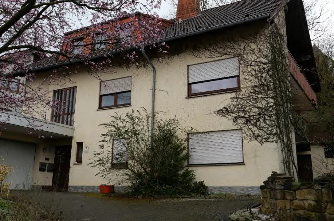 Einfamilien-/Zweifamilienhaus in Petersberg — Bild 2