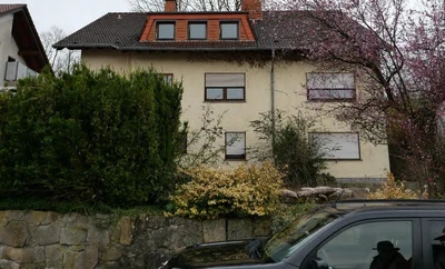 Einfamilien-/Zweifamilienhaus in Petersberg