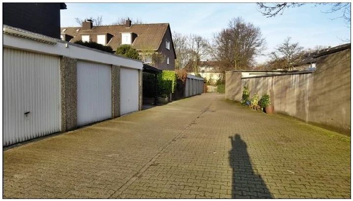 Garage, Einfamilienhaus, Reihenmittelhaus, Miteigentumsanteil an einem Weg (Flurstück 381), Miteigentumsanteil an einem Garagenhof (Flurstück 444) in Gelsenkirchen — Bild 3