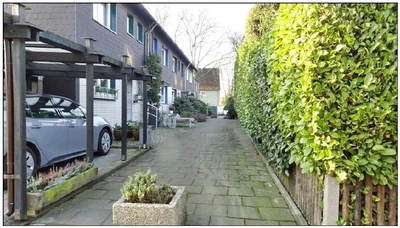 Garage, Einfamilienhaus, Reihenmittelhaus, Miteigentumsanteil an einem Weg (Flurstück 381), Miteigentumsanteil an einem Garagenhof (Flurstück 444) in Gelsenkirchen