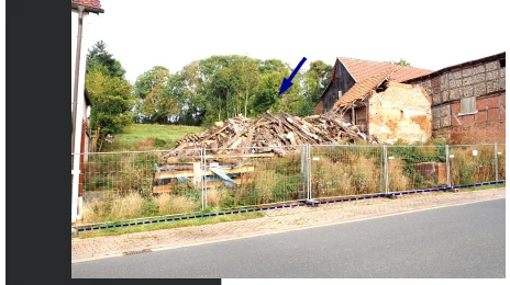 baureifes Land mit Überresten einer Bebauung in Steinbach — Bild 3