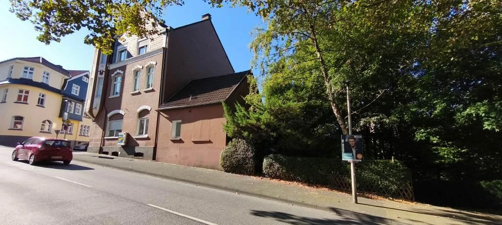 EFH-Anbau sowie zwei freilegungsreife Garagengebäuden in Solingen