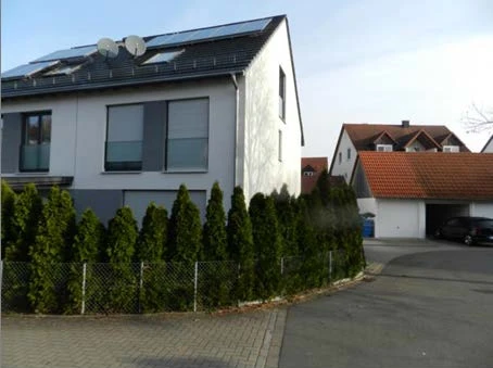 Doppelhaushälfte, Garage in Nürnberg