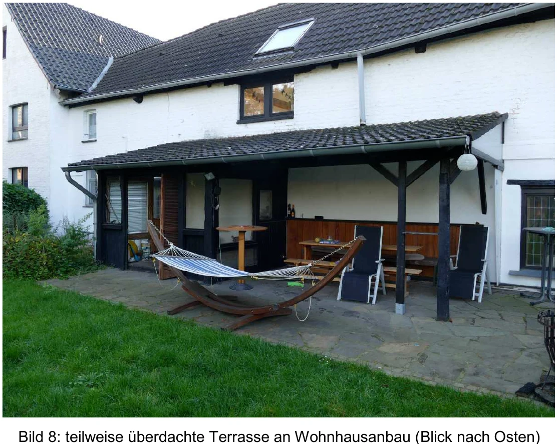 unbebautes Grundstück, Mehrfamilienhaus, Nebengebäude in Titz — Bild 3