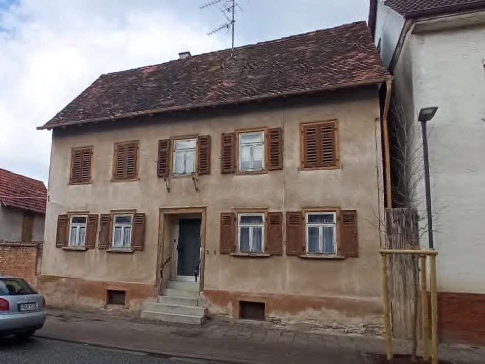 bebautes Grundstück mit einer historischen Hofreite in Echzell