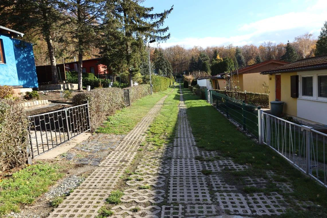 Sonstiges, Bungalow, Wald- und Verkehrsfläche in Görschen