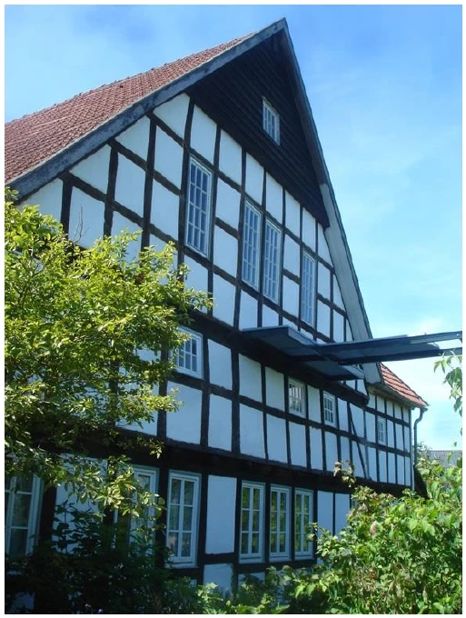 Gebäudekomplex, bestehend aus Wohn- u. wahrscheinlich Lagerbereichen, Doppelcarport in Preußisch Oldendorf — Bild 3