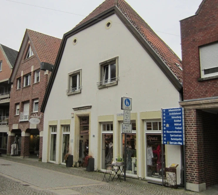 Wohn-/Geschäftshaus, Kfz-Stellplatz, Einfamilienhaus, Das Gebäude Lange Straße 1 (Wohn/ Geschäftshaus) steht unter Denkmalschutz. in Billerbeck