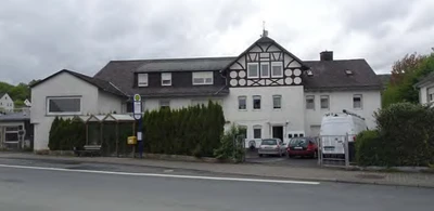 Mehrfamilienhaus, land- und forstwirtschaftlich genutztes Grundstück, unbebautes Grundstück in Dietzhölztal