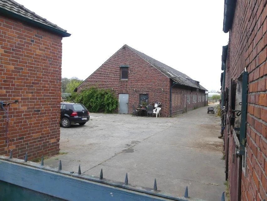Hofstelle mit Wohnung, Nebengebäuden und Freiflächen in Kevelaer