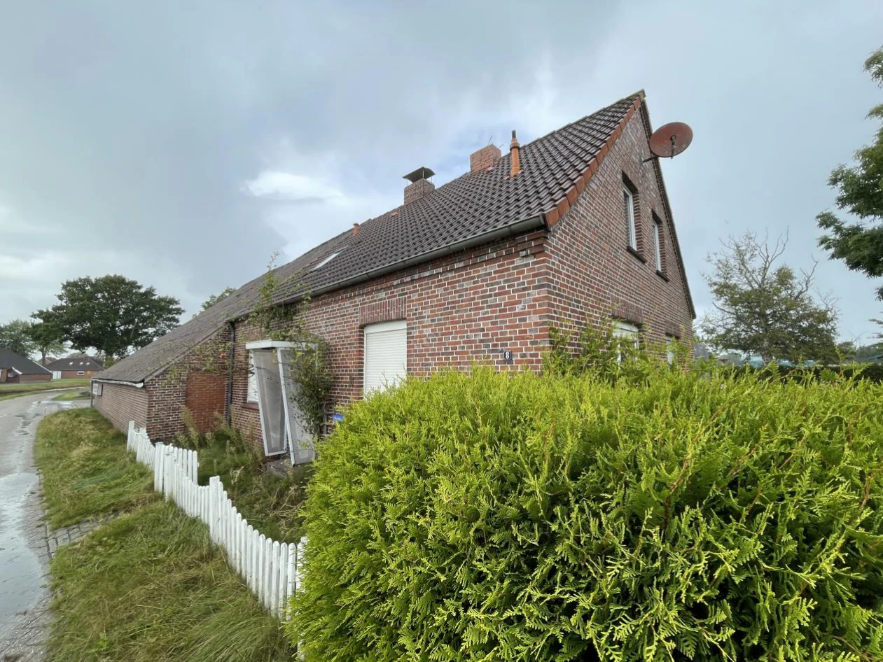 Fehnhaus mit Wohnteil und Scheune in Großeefehn