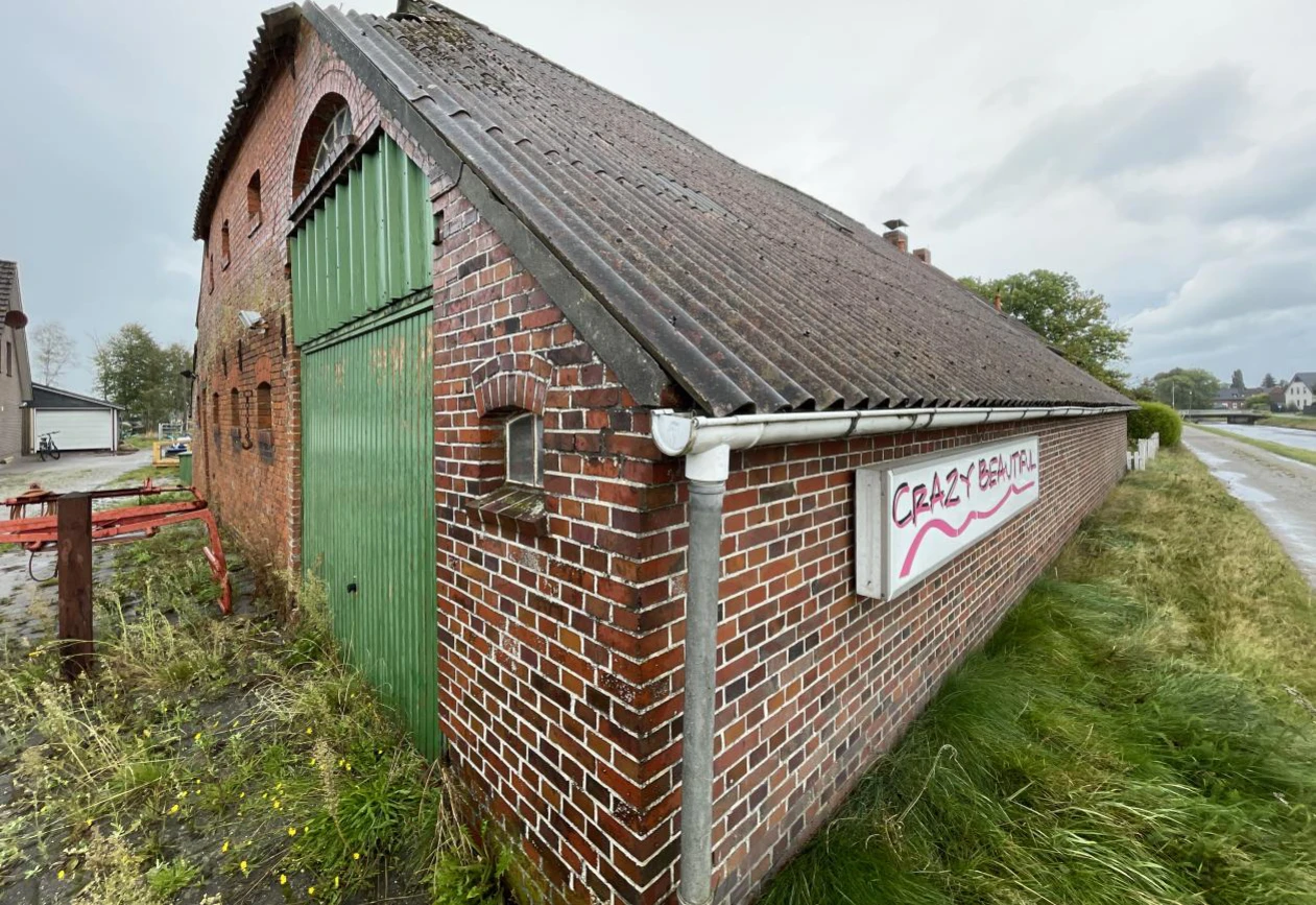 Fehnhaus mit Wohnteil und Scheune in Großeefehn — Bild 3