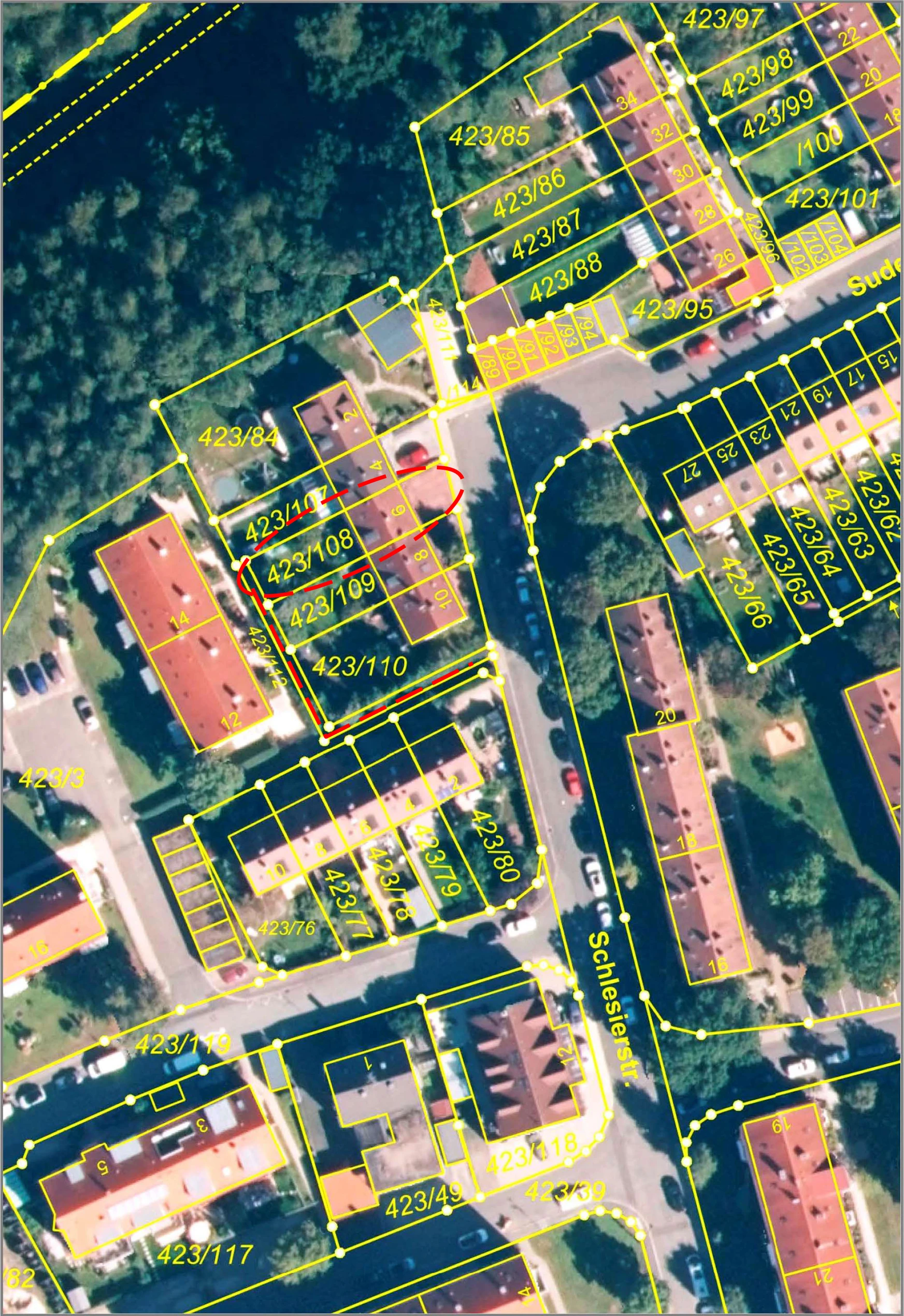Reihenmittelhaus und Verkehrsfläche in Röthenbach an der Pegnitz