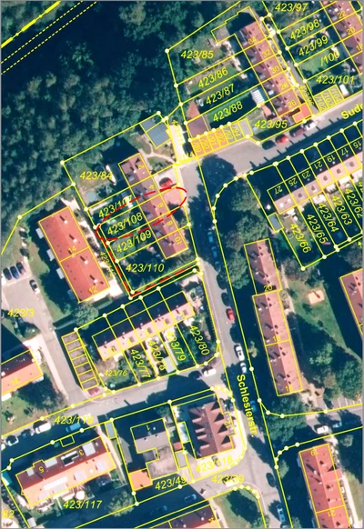 Reihenmittelhaus und Verkehrsfläche in Röthenbach an der Pegnitz