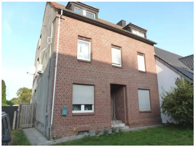 Mehrfamilienhaus, Garage, Schuppen in Nettetal