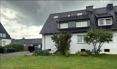 Zweifamilien-Doppelhaushälfte mit PKW-Doppelgarage in Voerde