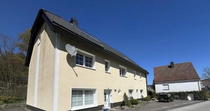 unbebautes Grundstück, Garage, Mehrfamilienhaus, zwei Garagen mit Werkstatt in Brilon — Bild 2