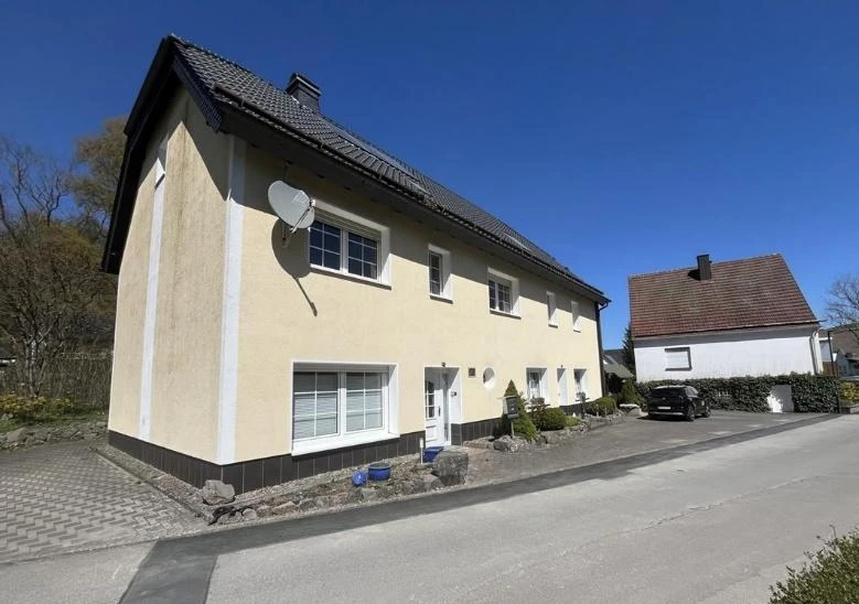 unbebautes Grundstück, Garage, Mehrfamilienhaus, zwei Garagen mit Werkstatt in Brilon — Bild 3