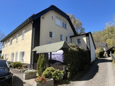 unbebautes Grundstück, Garage, Mehrfamilienhaus, zwei Garagen mit Werkstatt in Brilon